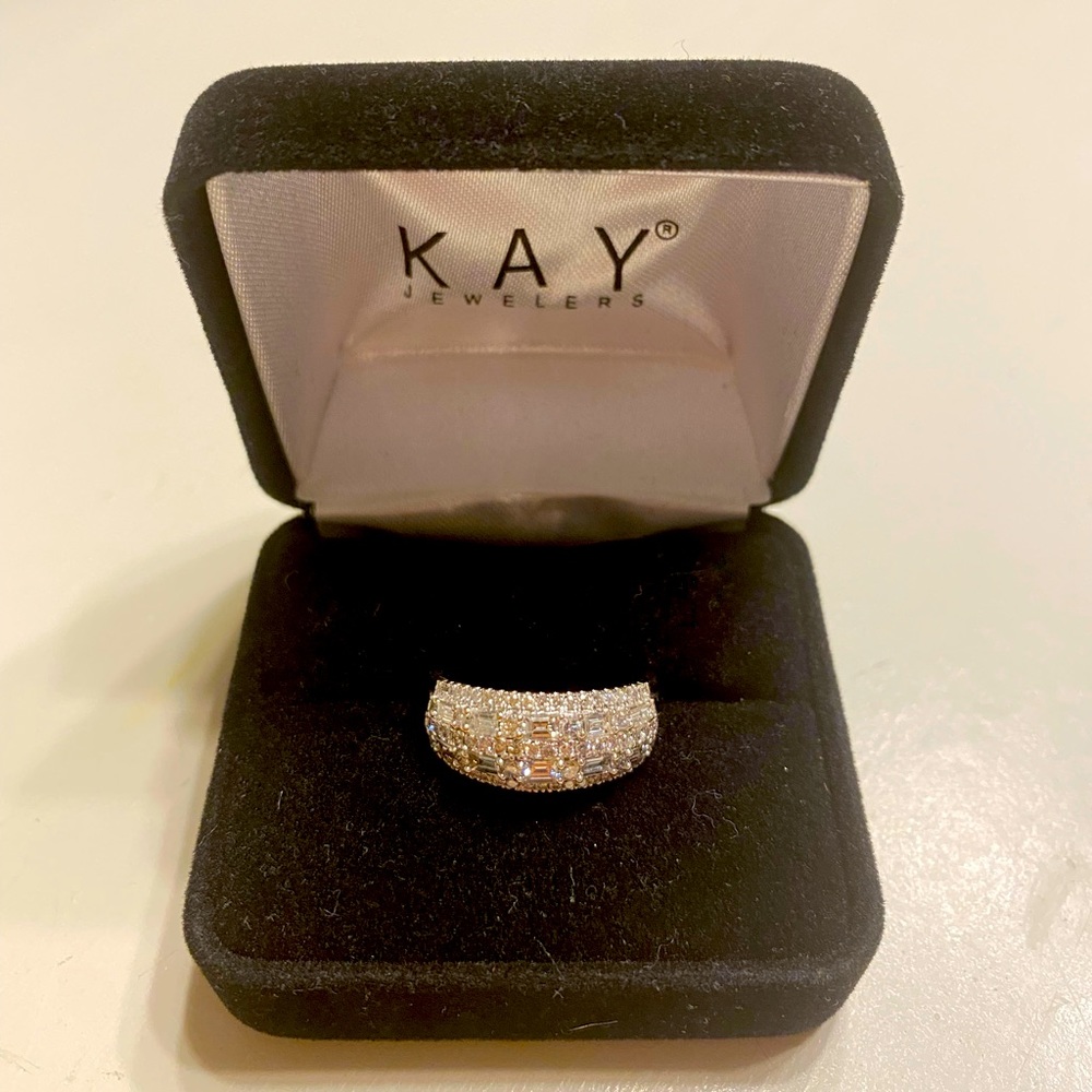 14k white gold wedding ring with 1.00ctw diamonds. Size 7.
